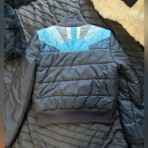 Black and blue design Roxy women’s puffer